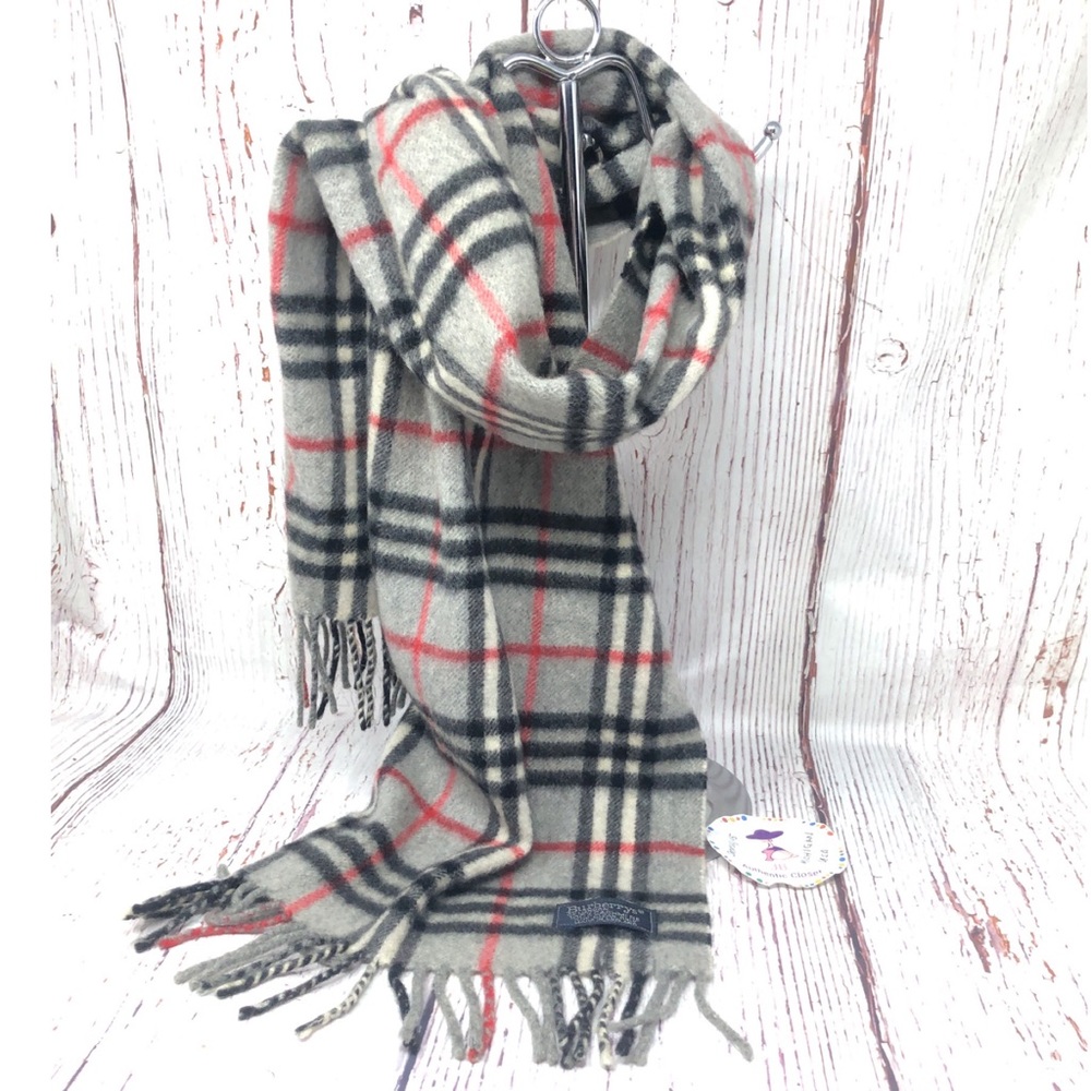 Burberrys London Scraf - Picture 4 of 8